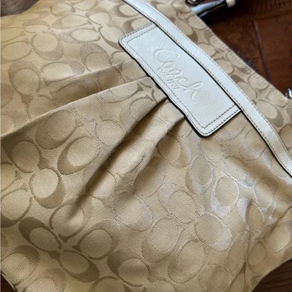 Coach Beige and Cream Signature Tote - Picture 6 of 15